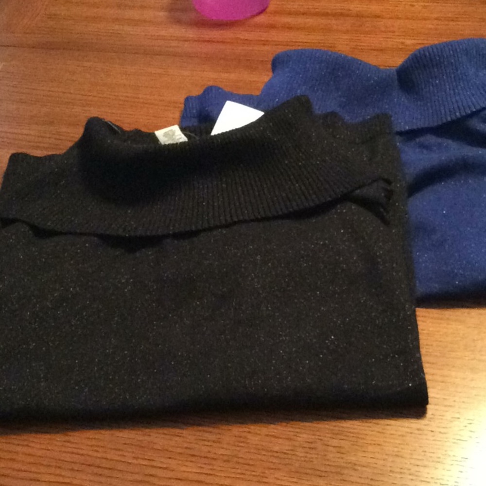 Sleeveless cowl neck top